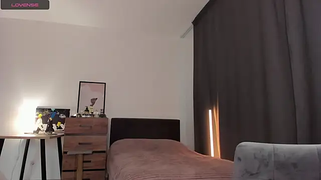 Alice Dias online show from 11, 2, 2025