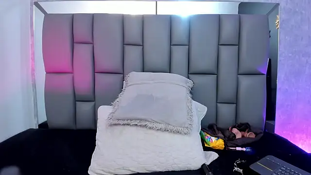  MiaBrown  online show from 4, 3, 2025