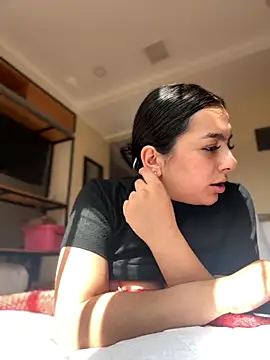 Nicollemays online show from 7, 11, 2025