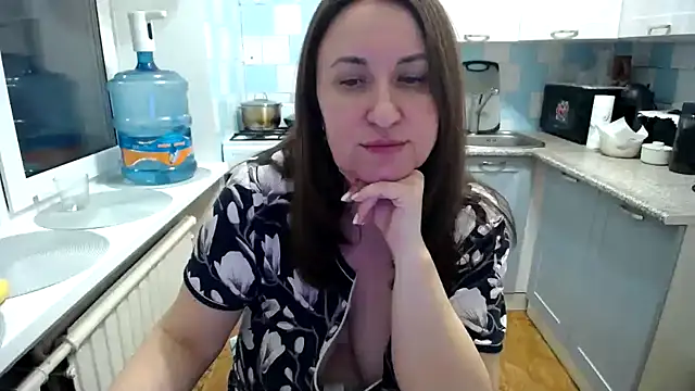 DonnaMagdalena online show from 3, 3, 2025