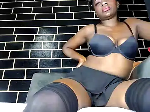 Snapshot of Sweetbeasty chatting on 2, 2, 2025 Sweetbeasty online show from 2, 2, 2025