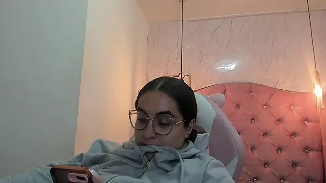 nalalye cruzz  online show from 12, 2, 2025