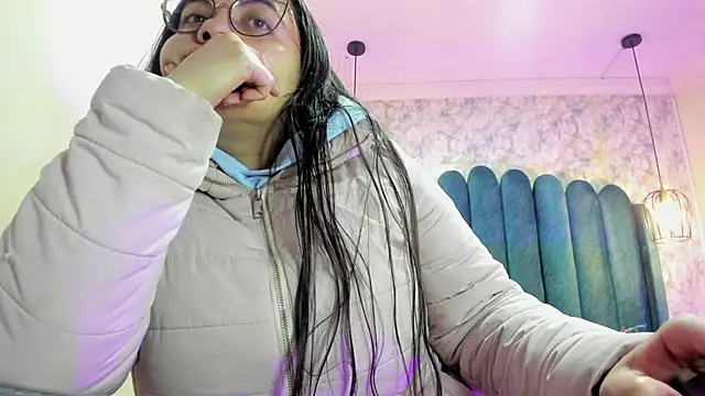 nalalye cruzz  online show from 12, 9, 2025