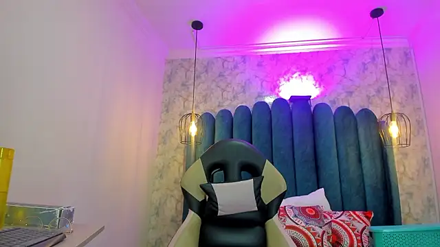 nalalye cruzz  online show from 5, 3, 2026