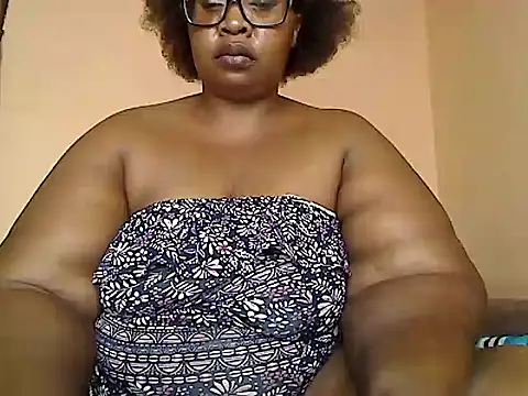 Snapshot of ZOQULUx chatting on 13, 2, 2025 ZOQULUx online show from 13, 2, 2025