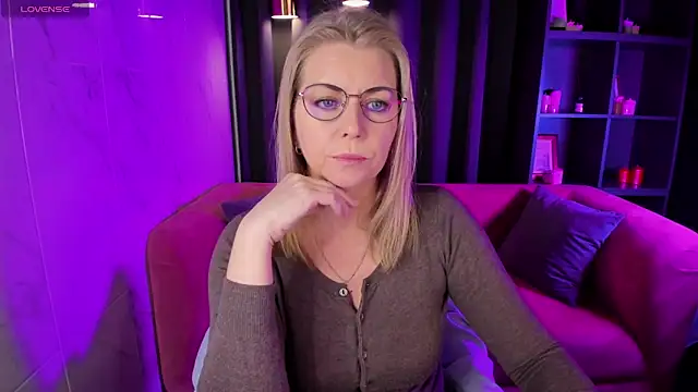 Annie Light online show from 3, 3, 2025