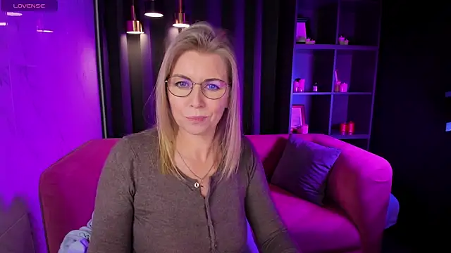 Annie Light online show from 3, 3, 2025