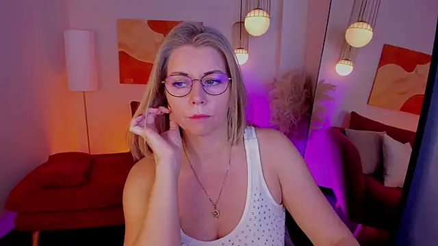 Annie Light online show from 14, 11, 2025