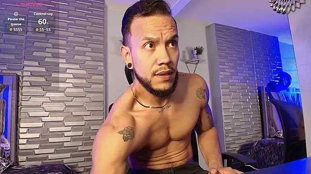 ARON TAYLER01 online show from 17, 3, 2026