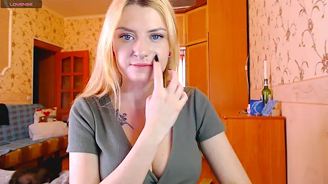 MarySweetness online show from 11, 3, 2025