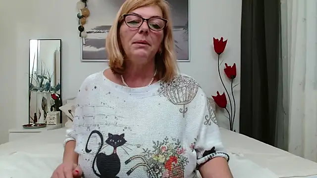 Snapshot of YulliaMilf chatting on 8, 3, 2025 YulliaMilf online show from 8, 3, 2025