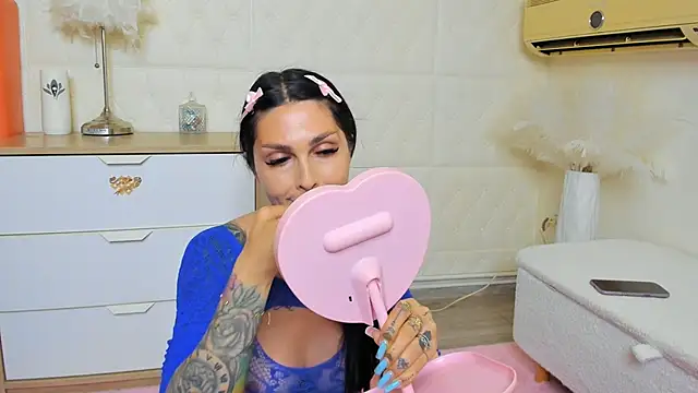 naughtycleo online show from 4, 5, 2026