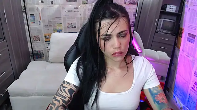 Snapshot of i_am_nina_ chatting on 23, 10, 2025 i am nina  online show from 23, 10, 2025