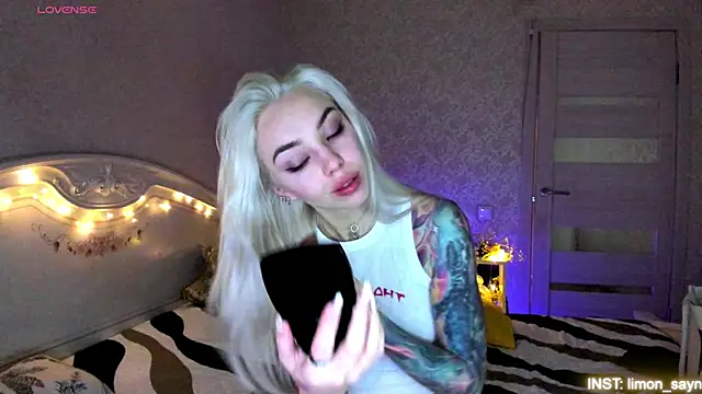 LillyMoure  online show from 17, 7, 2026