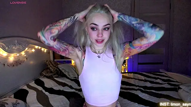 LillyMoure  online show from 18, 7, 2026