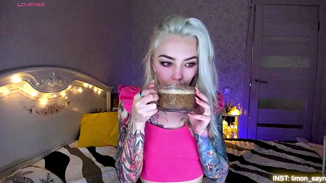 LillyMoure  online show from 23, 7, 2026