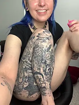 MissCumberdale online show from 8, 10, 2025