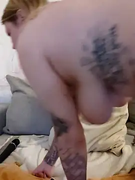 Snapshot of SexyDreamercouple89 chatting on 21, 9, 2025 SexyDreamercouple89 online show from 21, 9, 2025