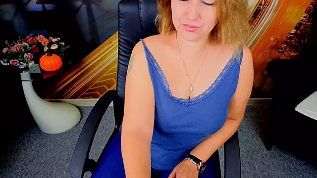 Snapshot of EmmaxPark chatting on 7, 11, 2025 EmmaxPark online show from 7, 11, 2025