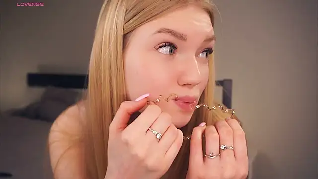 EllenReeves online show from 28, 2, 2025