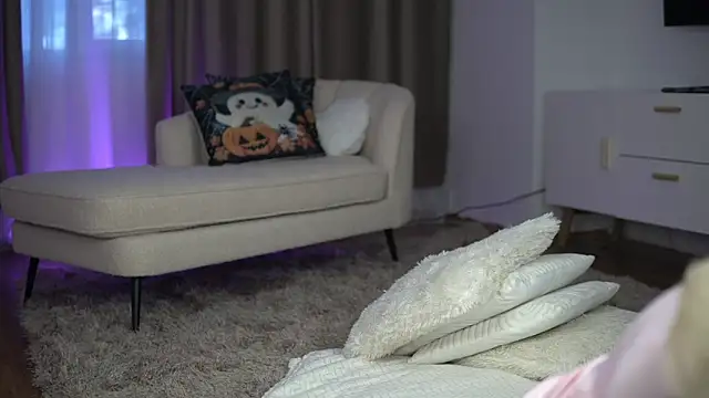 TiffanyMaze online show from 30, 10, 2025