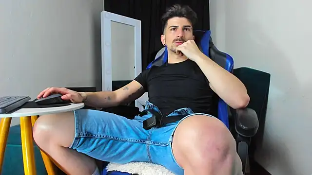 LiamCossio  online show from 8, 1, 2025