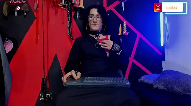 Snapshot of mal_x chatting on 5, 3, 2025 mal x online show from 5, 3, 2025