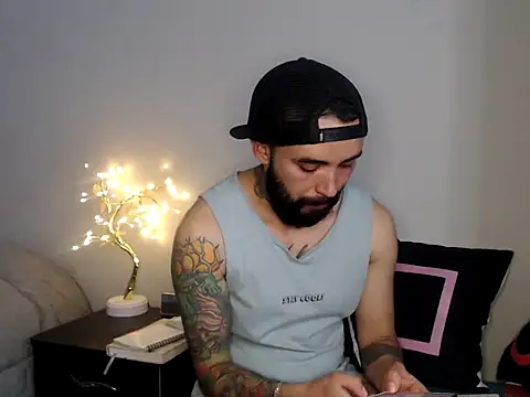 Snapshot of transgenderboy chatting on 8, 9, 2025 transgenderboy online show from 8, 9, 2025