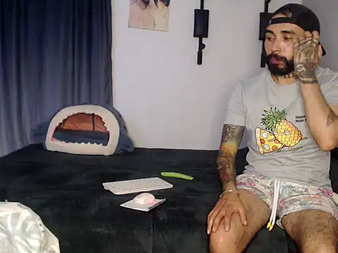 Snapshot of transgenderboy chatting on 23, 11, 2025 transgenderboy online show from 23, 11, 2025