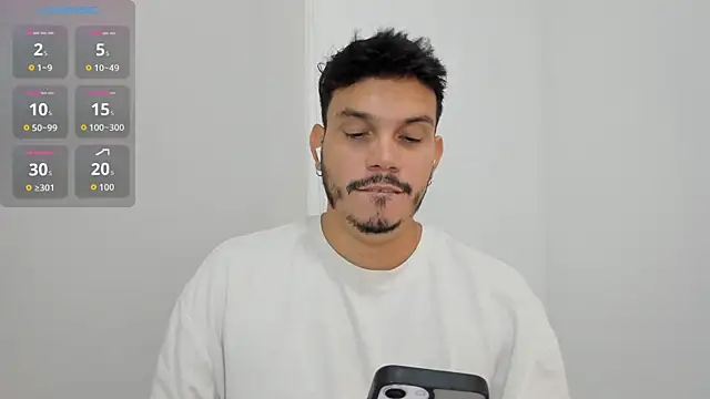 Snapshot of alejandro_stark chatting on 8, 10, 2025 alejandro stark online show from 8, 10, 2025