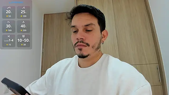 Snapshot of alejandro_stark chatting on 5, 12, 2025 alejandro stark online show from 5, 12, 2025