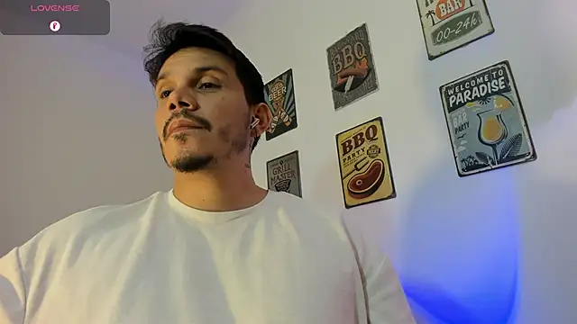 Snapshot of alejandro_stark chatting on 1, 2, 2026 alejandro stark online show from 1, 2, 2026