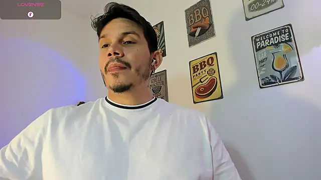 Snapshot of alejandro_stark chatting on 2, 2, 2026 alejandro stark online show from 2, 2, 2026