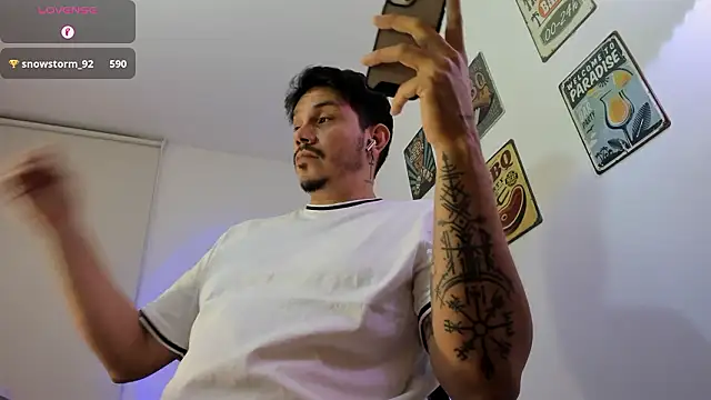 Snapshot of alejandro_stark chatting on 2, 2, 2026 alejandro stark online show from 2, 2, 2026