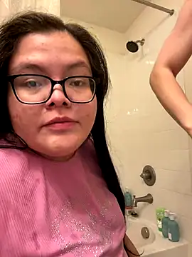 LiverandBrat77 online show from 4, 12, 2025