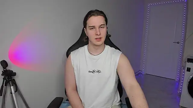 Vincent Strong online show from 3, 2, 2025