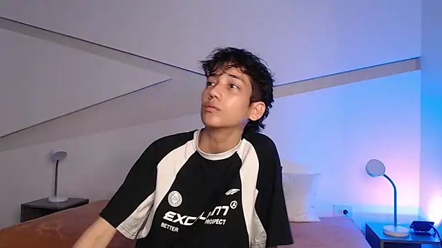 hot little bunny online show from 18, 2, 2025