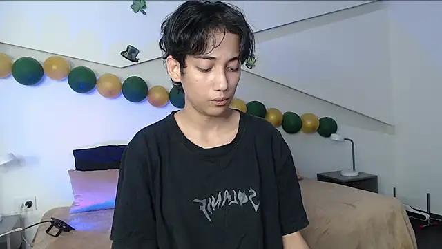 hot little bunny online show from 18, 3, 2025