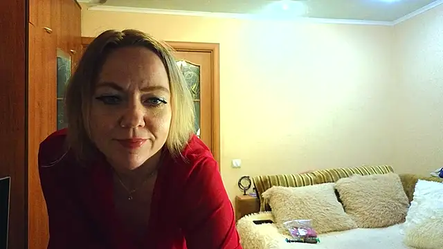 YourQueenX online show from 2, 4, 2026