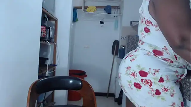 Snapshot of LiraRusso chatting on 5, 10, 2025 LiraRusso online show from 5, 10, 2025