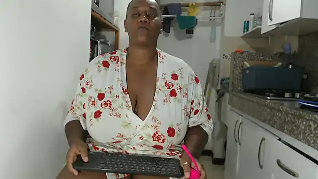 Snapshot of LiraRusso chatting on 20, 10, 2025 LiraRusso online show from 20, 10, 2025