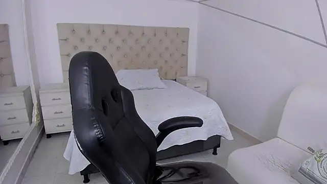 CinthiaCollins online show from 30, 11, 2025