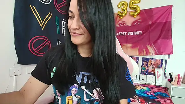LovelyAzucena online show from 30, 4, 2026