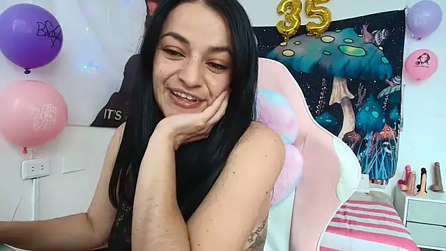 LovelyAzucena online show from 5, 5, 2026