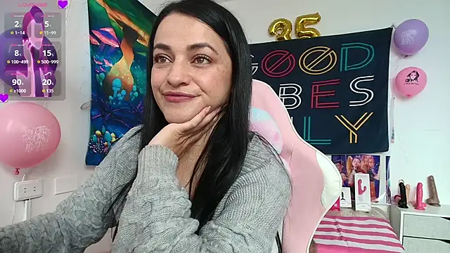 LovelyAzucena online show from 8, 5, 2026
