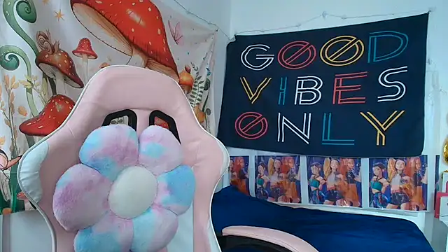 LovelyAzucena online show from 7, 7, 2026