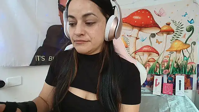 LovelyAzucena online show from 10, 7, 2026