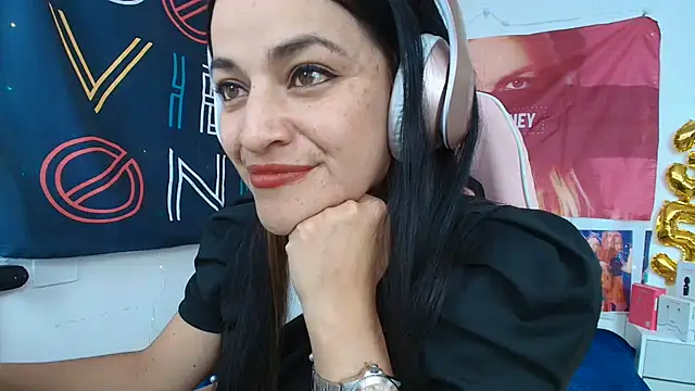 LovelyAzucena online show from 28, 7, 2026