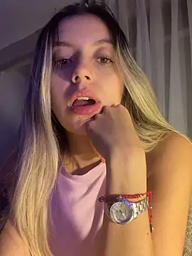 Snapshot of mari_ana02 chatting on 21, 10, 2025 mari ana02 online show from 21, 10, 2025