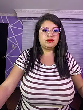 MiiaaJoness online show from 7, 5, 2026